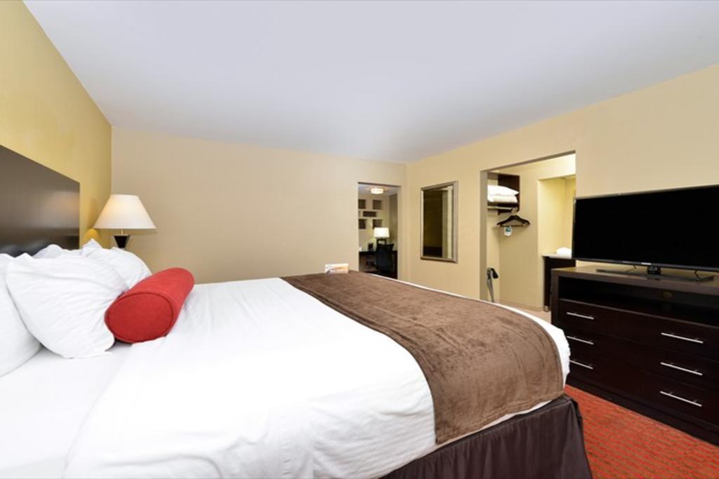 Quality Suites Nashville Airport Exterior foto