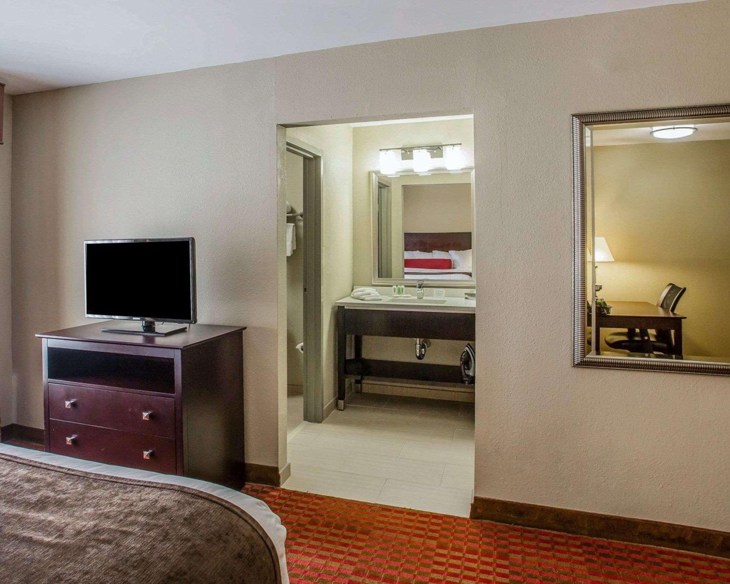 Quality Suites Nashville Airport Exterior foto